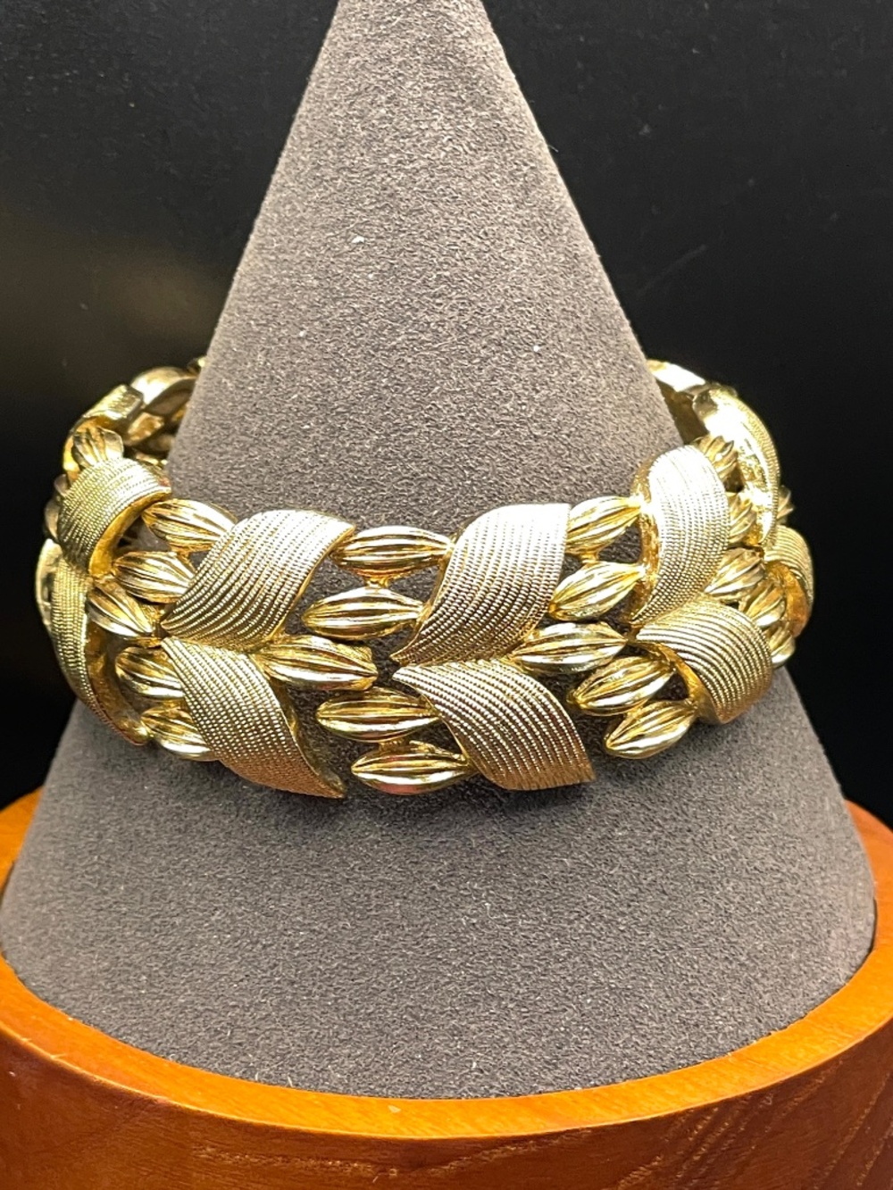 Vintage Monet Gold Tone Chevron Wheat  Design Link Bracelet 7"